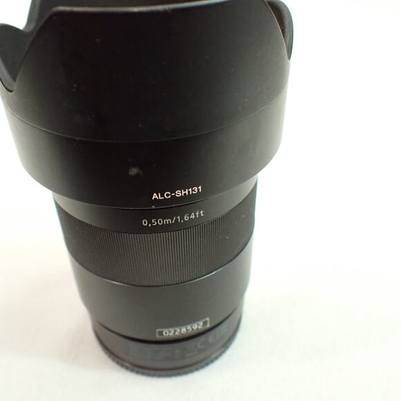 Sony SEL55F18Z Zeiss Sonnar FE 55mm f/1.8 Lens w/Hoya HD2 Filter, Hood, 2 Caps - Picture 12 of 15